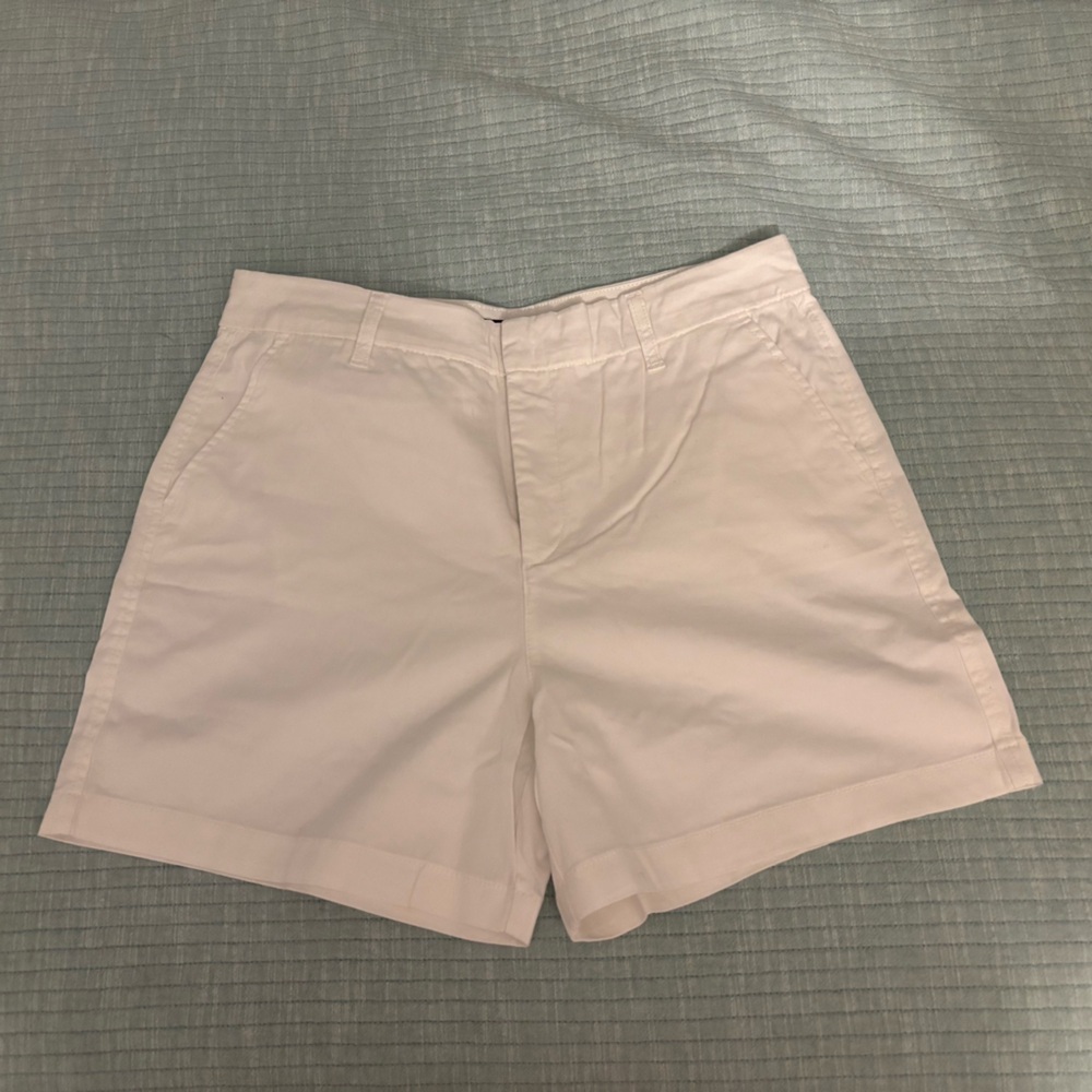 NWT- Gloria Vanderbilt White Chino Shorts - Size 12